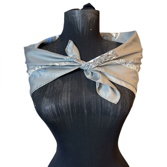 Gray and Blue London Themed Scarf - Picture 9 of 15